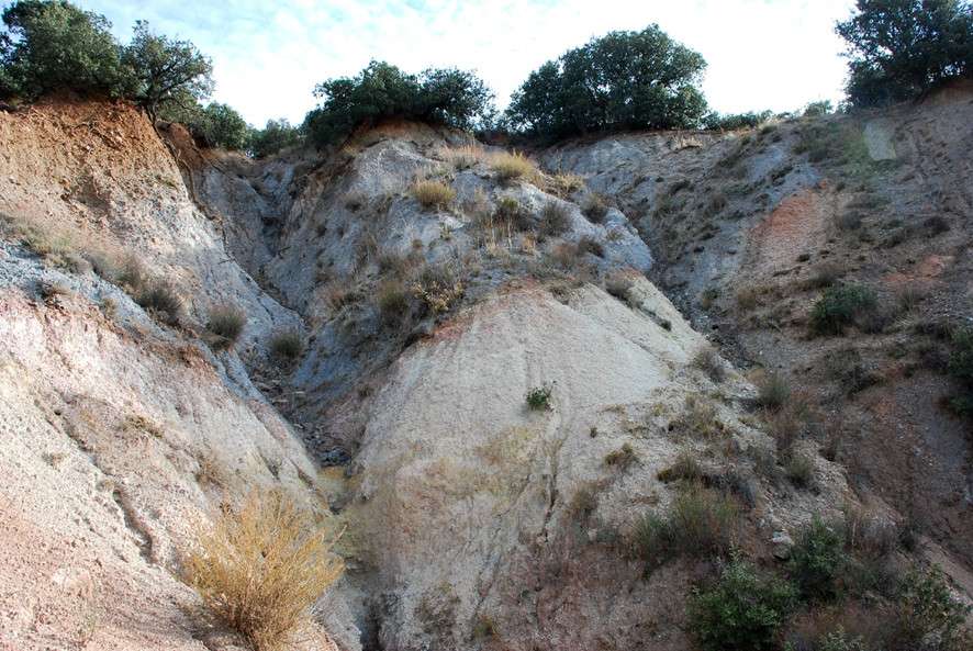 Imagen de un cabalgamiento del SCHP sobre la cuenca Cenozoica del Duero.