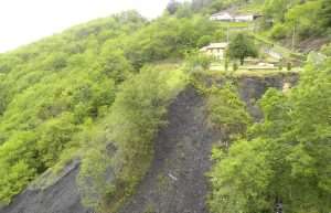 Escombrera abandonada en la zona de Mieres (Asturias)